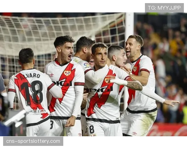 实时：马略卡vs巴列卡诺，比赛因球迷投掷杂物中断十分钟